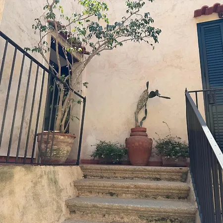 La Casina Nel Centro Tropea